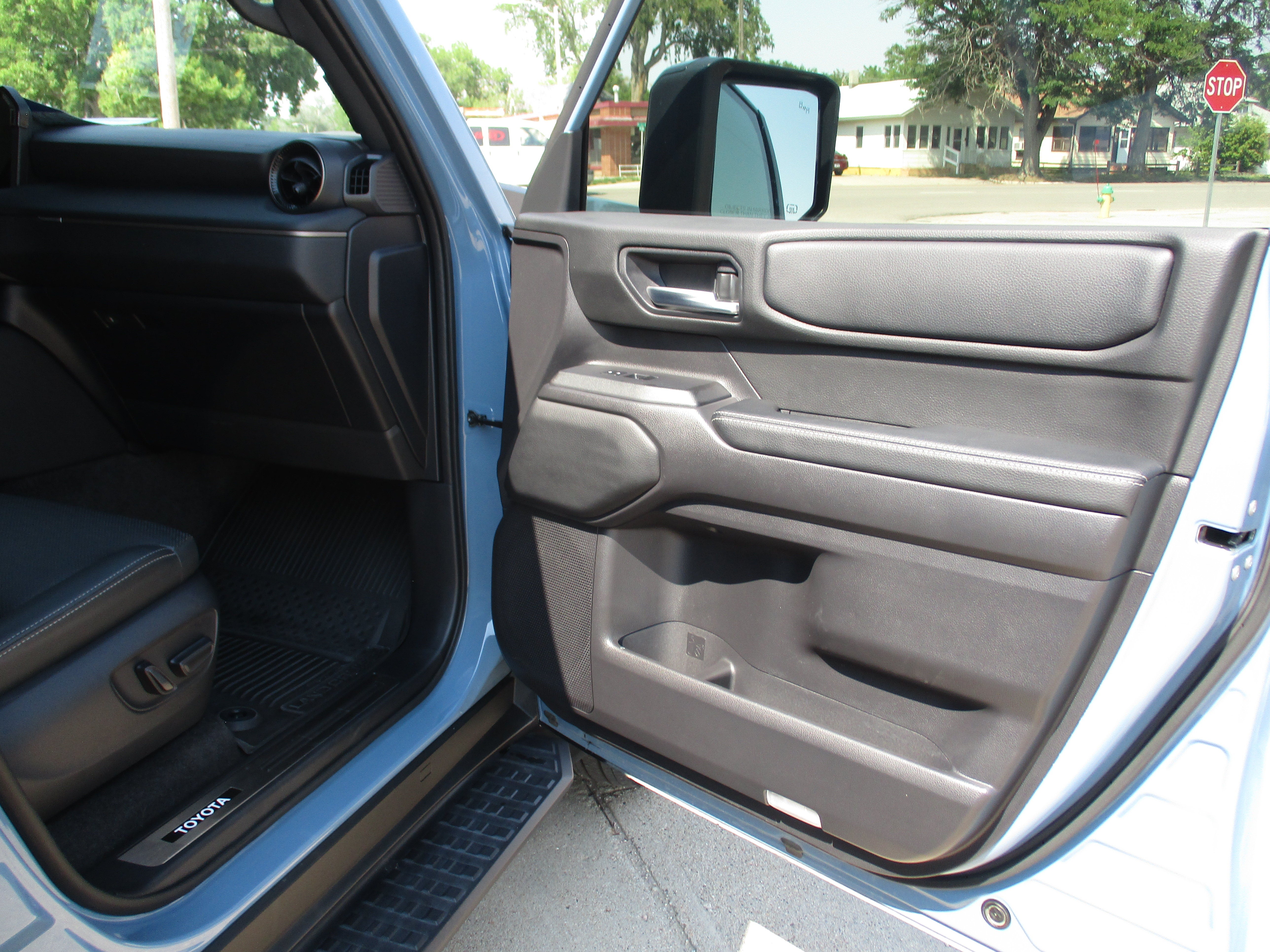 2025 Toyota Land Cruiser 4WD (Natl)