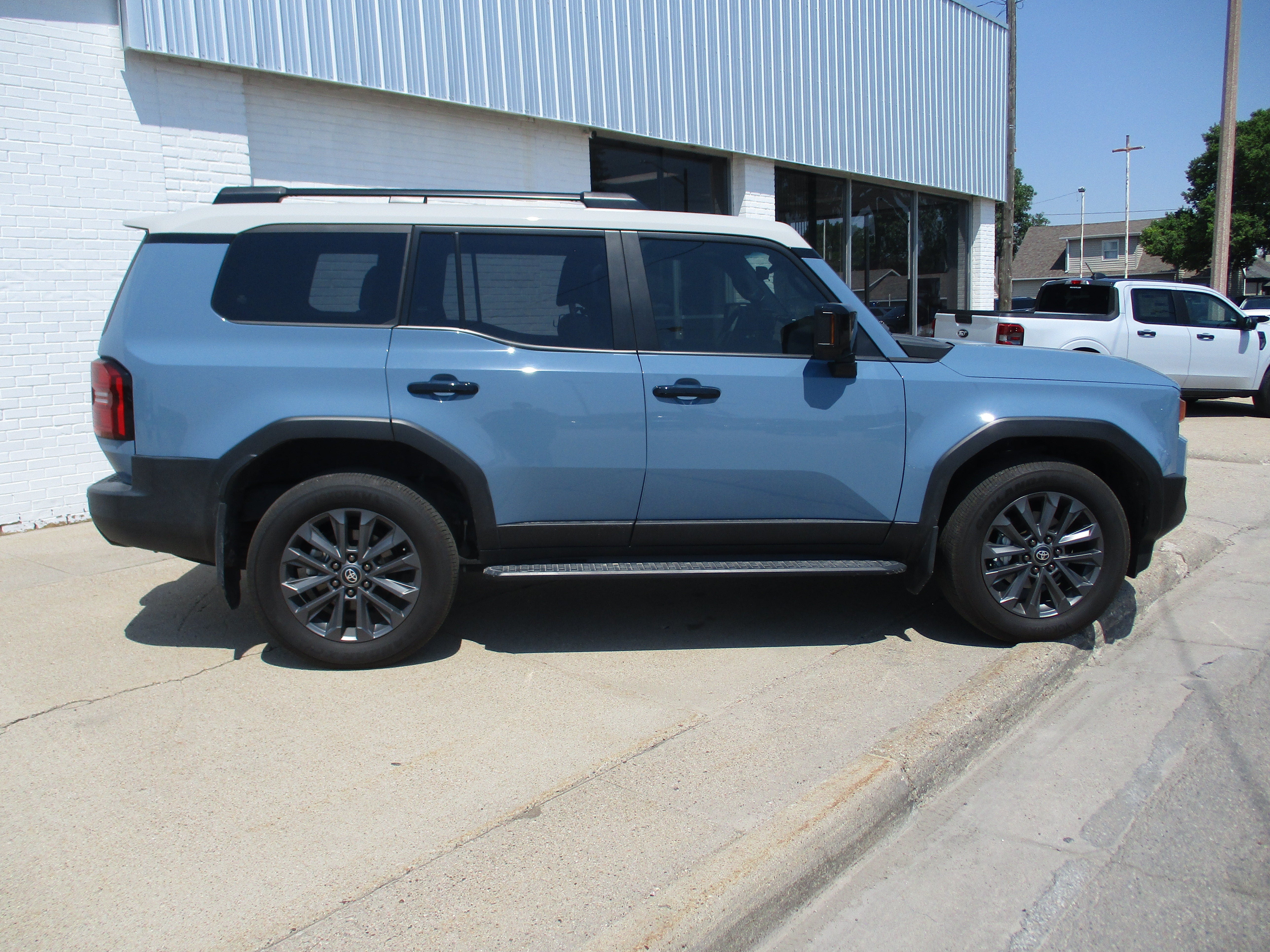 2025 Toyota Land Cruiser 4WD (Natl)